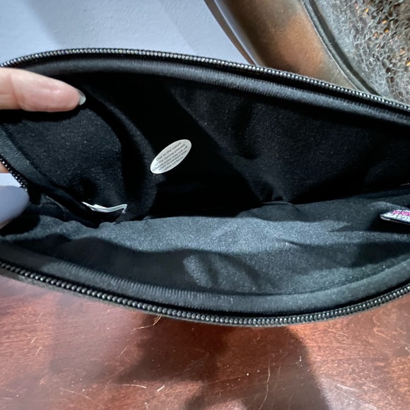 Virginia Tech IPad or Electronics Padded Zipper Case Embellished VT NWT - Picture 4 of 9